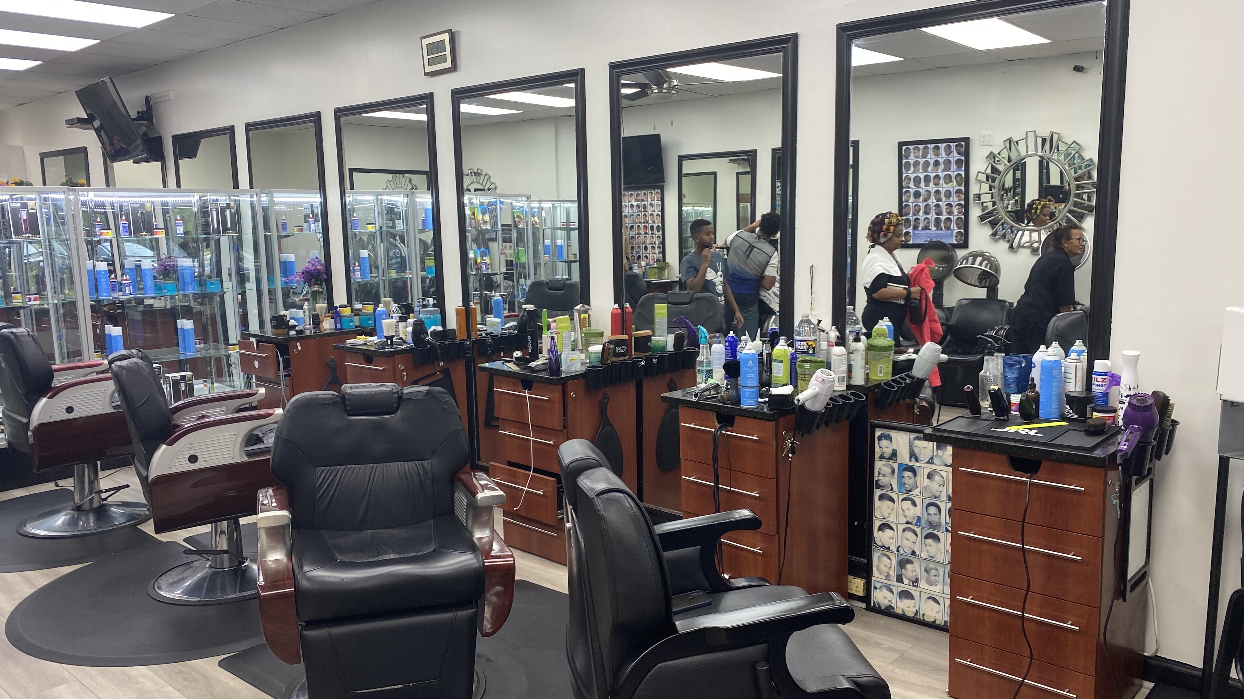 to Nice Beauty Salon & Barber with Michael, where we offer top